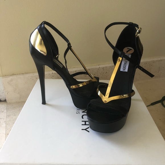 Steve Madden Shoes - Platform sandals